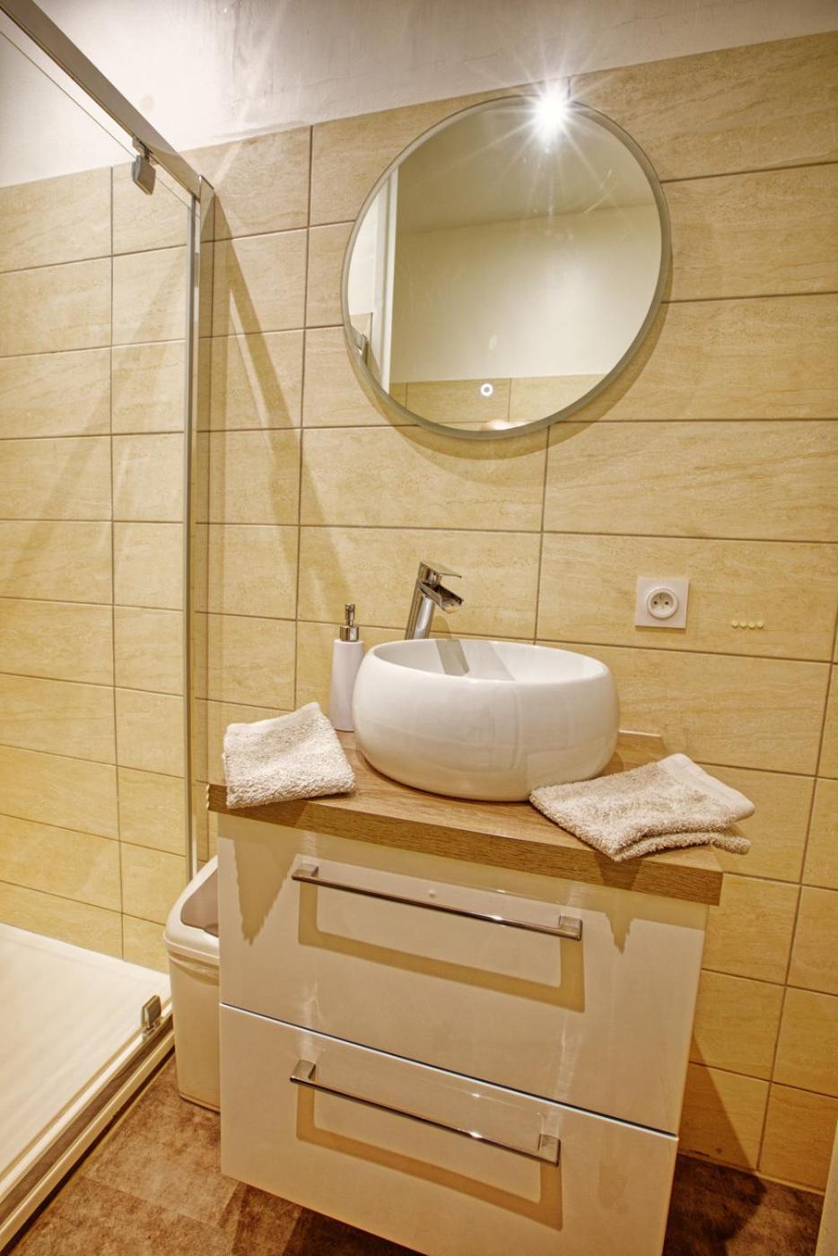 La Casita - Studio Confort Avec Parking Prive - Lit Douillet - Centre Uzes, Pont Du Gard ภายนอก รูปภาพ